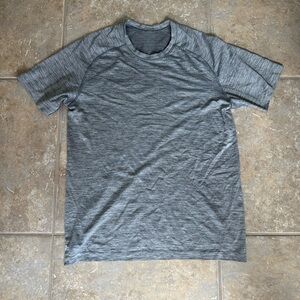 Men’s Lululemon Gray and Black T Shirt Size M